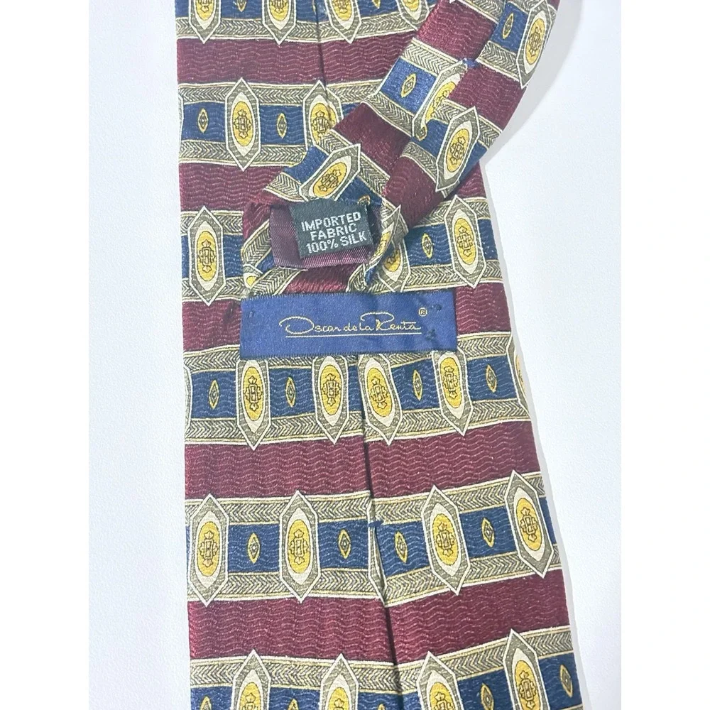 Oscar De La Renta Vintage 100% Silk Geometric Wine Gold Navy Medal Crest